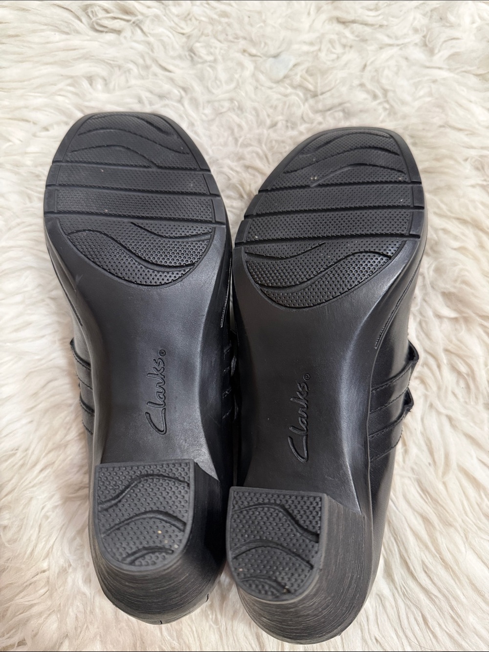 Clarks Honorable Bendables Black
Leather Mary Jane Double-Strap Heels Size 8.5 - Picture 6 of 10